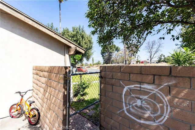 485 E Randall, Rialto, CA 92376