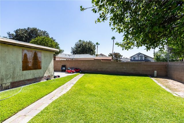485 E Randall, Rialto, CA 92376