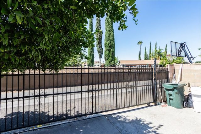 485 E Randall, Rialto, CA 92376