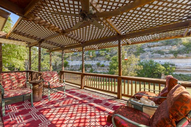 1763 Nixon Creek Rd, Fredericksburg, TX 78624