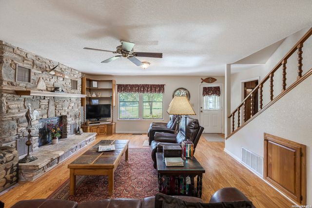 1763 Nixon Creek Rd, Fredericksburg, TX 78624