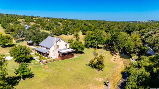 1763 Nixon Creek Rd, Fredericksburg, TX 78624