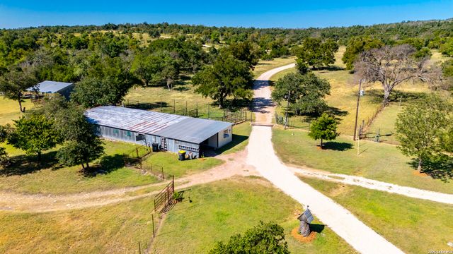 1763 Nixon Creek Rd, Fredericksburg, TX 78624