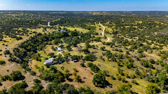 1763 Nixon Creek Rd, Fredericksburg, TX 78624