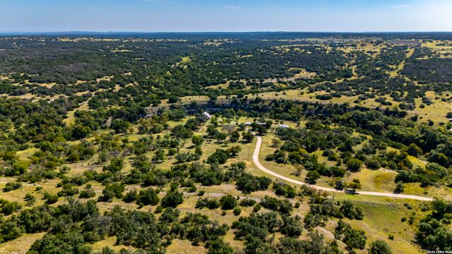 1763 Nixon Creek Rd, Fredericksburg, TX 78624