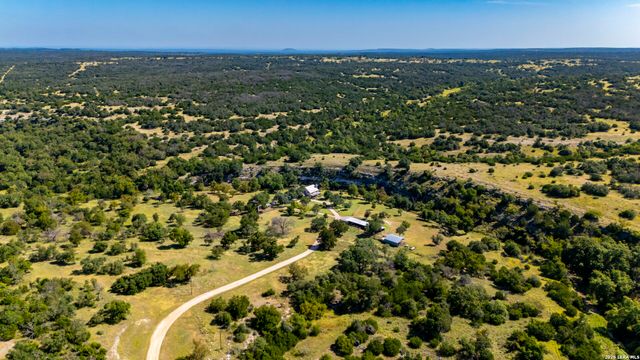 1763 Nixon Creek Rd, Fredericksburg, TX 78624