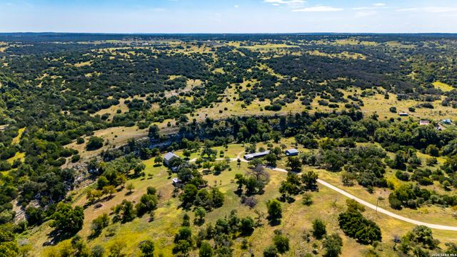 1763 Nixon Creek Rd, Fredericksburg, TX 78624