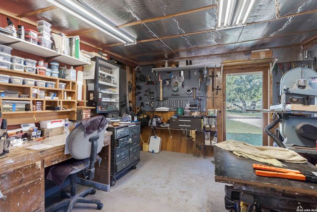 1763 Nixon Creek Rd, Fredericksburg, TX 78624