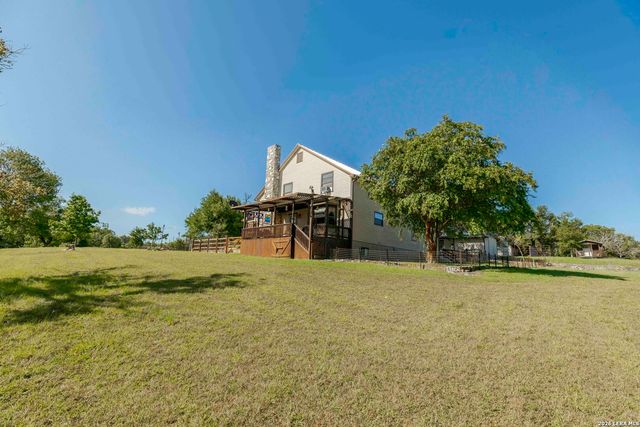 1763 Nixon Creek Rd, Fredericksburg, TX 78624