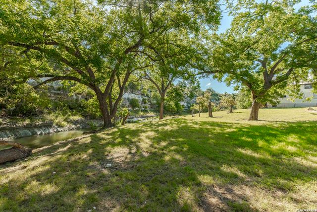 1763 Nixon Creek Rd, Fredericksburg, TX 78624