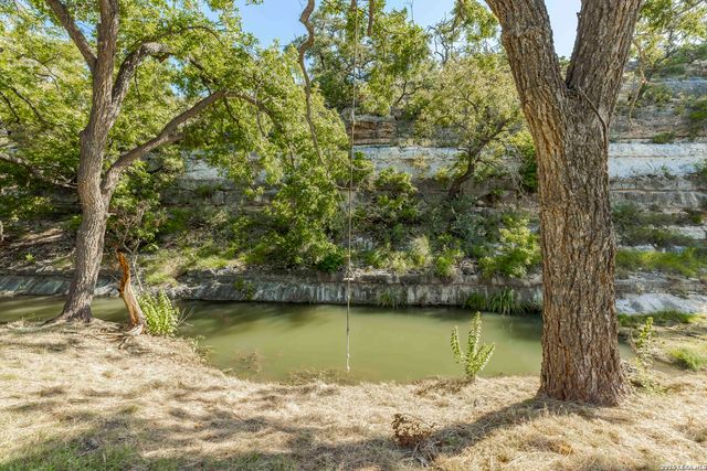1763 Nixon Creek Rd, Fredericksburg, TX 78624