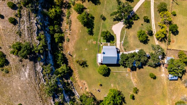 1763 Nixon Creek Rd, Fredericksburg, TX 78624
