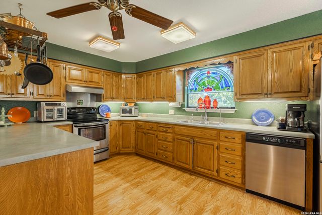 1763 Nixon Creek Rd, Fredericksburg, TX 78624