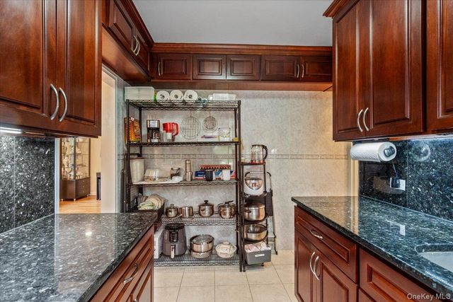 224-24 Union Turnpike 3M, Bayside, NY 11364