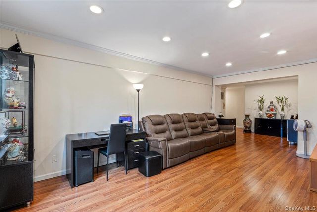 224-24 Union Turnpike 3M, Bayside, NY 11364