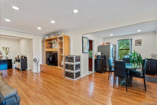 224-24 Union Turnpike 3M, Bayside, NY 11364