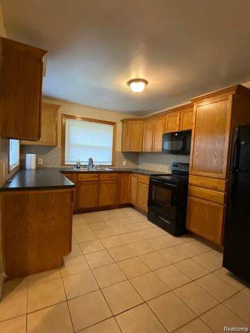 3358 Poplar Avenue, Warren, MI 48091