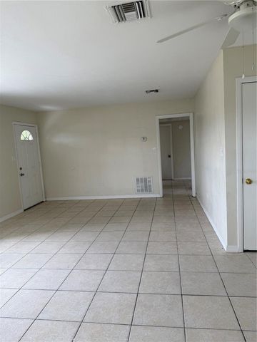 143 W MARTIN STREET, Apopka, FL 32712