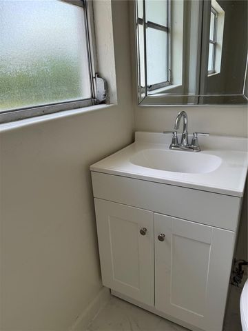 143 W MARTIN STREET, Apopka, FL 32712