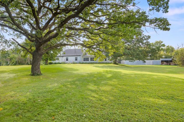 11742 Sunset Circle, Hutchinson, MN 55350