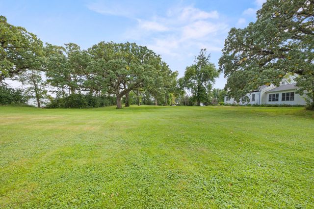 11742 Sunset Circle, Hutchinson, MN 55350