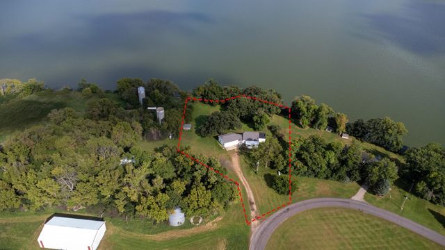 11742 Sunset Circle, Hutchinson, MN 55350