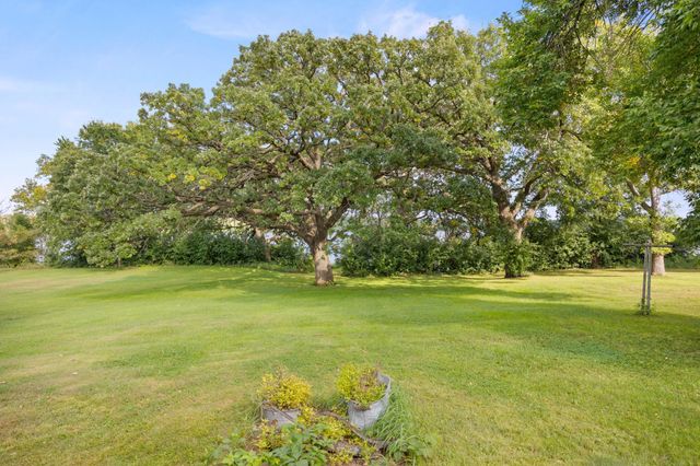 11742 Sunset Circle, Hutchinson, MN 55350