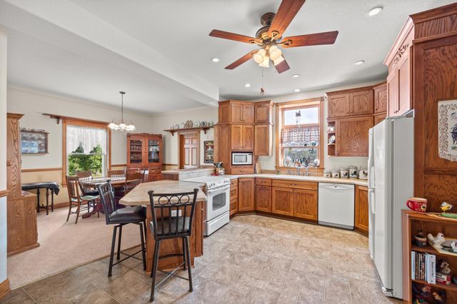 11742 Sunset Circle, Hutchinson, MN 55350