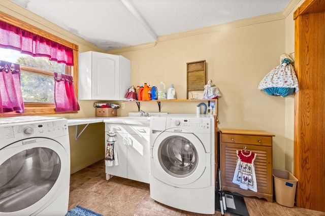 11742 Sunset Circle, Hutchinson, MN 55350