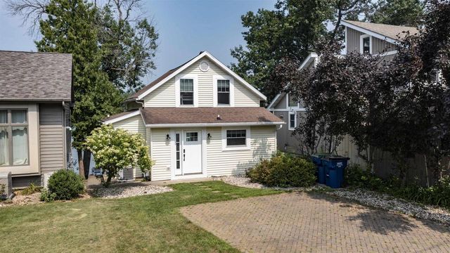 E1396 GRANDVIEW ROAD, Waupaca, WI 54981