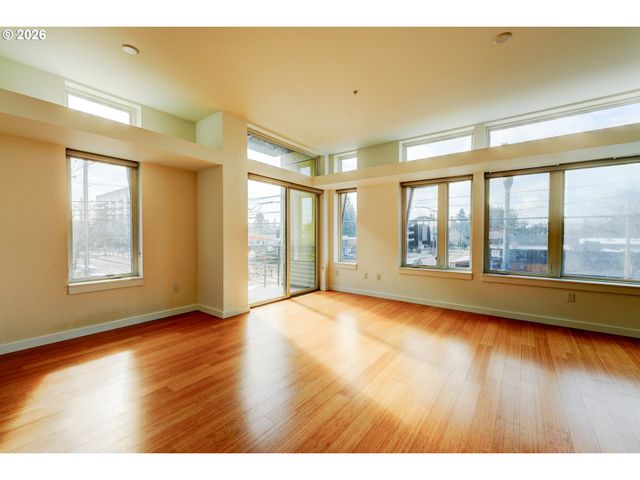 1455 N KILLINGSWORTH St 211, Portland, OR 97217