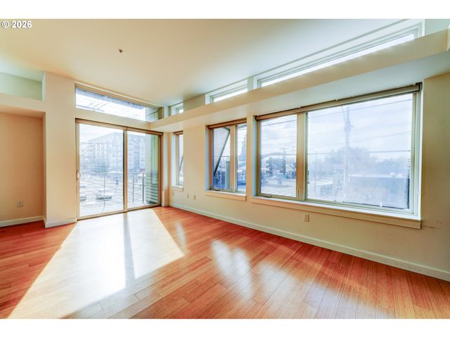 1455 N KILLINGSWORTH St 211, Portland, OR 97217