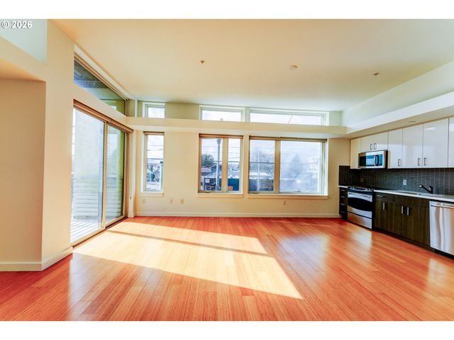 1455 N KILLINGSWORTH St 211, Portland, OR 97217