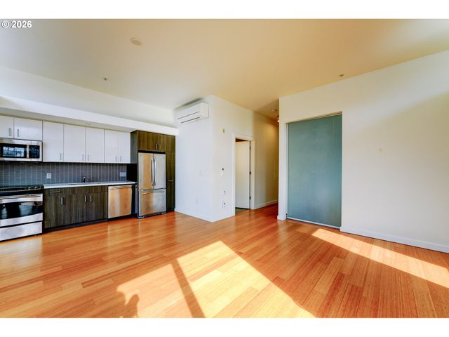 1455 N KILLINGSWORTH St 211, Portland, OR 97217