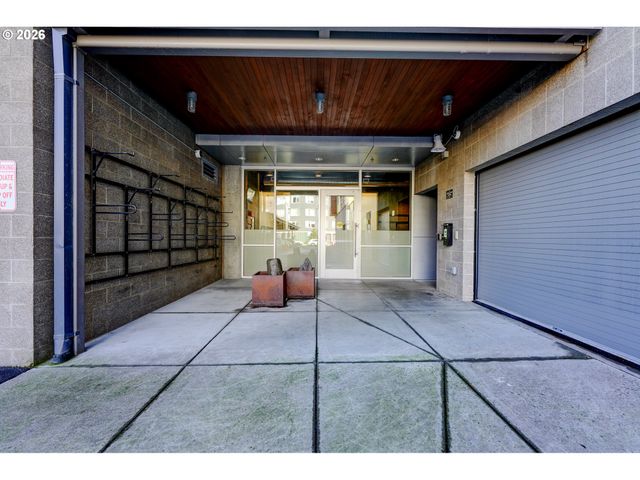 1455 N KILLINGSWORTH St 211, Portland, OR 97217