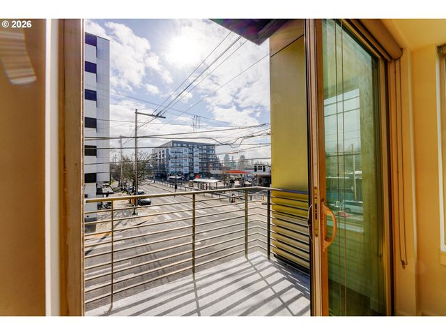 1455 N KILLINGSWORTH St 211, Portland, OR 97217