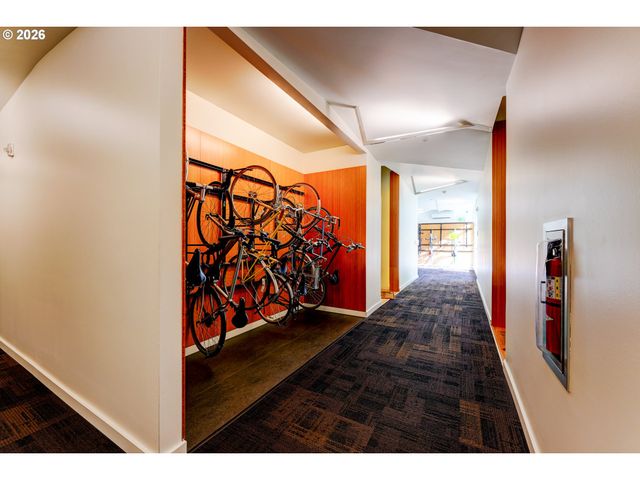 1455 N KILLINGSWORTH St 211, Portland, OR 97217