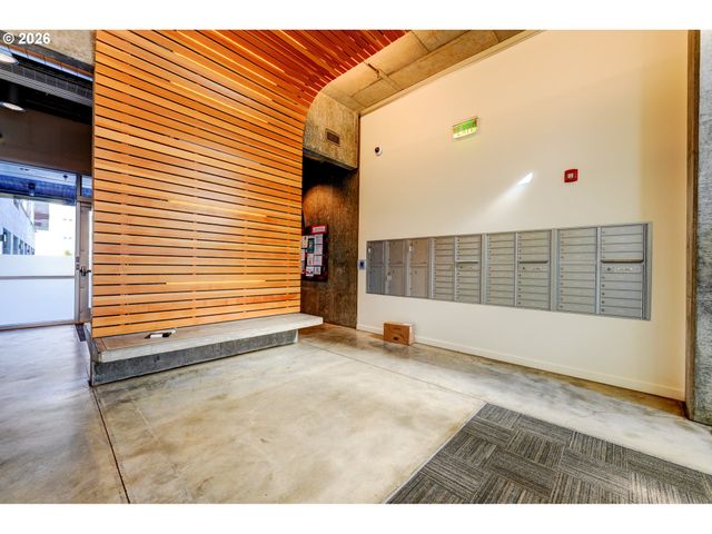 1455 N KILLINGSWORTH St 211, Portland, OR 97217