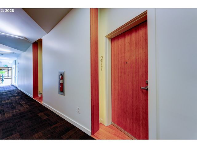 1455 N KILLINGSWORTH St 211, Portland, OR 97217
