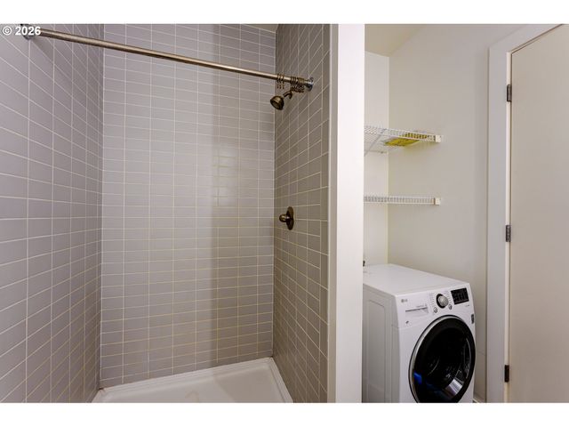 1455 N KILLINGSWORTH St 211, Portland, OR 97217