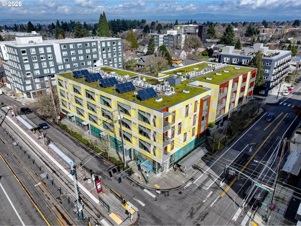 1455 N KILLINGSWORTH St 211, Portland, OR 97217