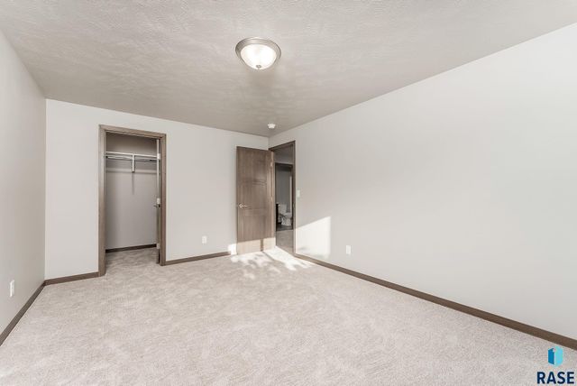 704 N Independent St Street, Lennox, SD 57039