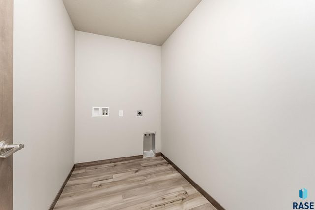 704 N Independent St Street, Lennox, SD 57039