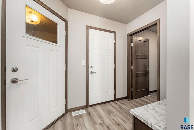 704 N Independent St Street, Lennox, SD 57039