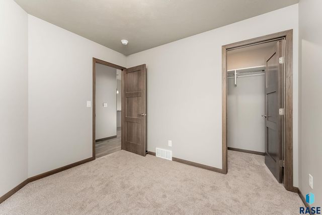 704 N Independent St Street, Lennox, SD 57039