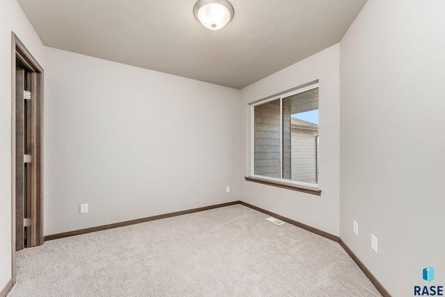 704 N Independent St Street, Lennox, SD 57039