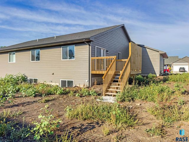 704 N Independent St Street, Lennox, SD 57039