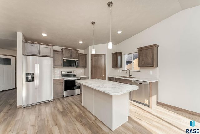 704 N Independent St Street, Lennox, SD 57039