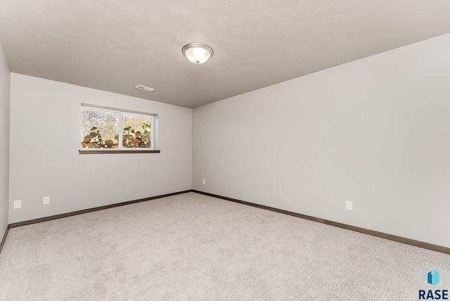 704 N Independent St Street, Lennox, SD 57039