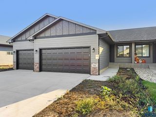 704 N Independent St Street, Lennox, SD 57039